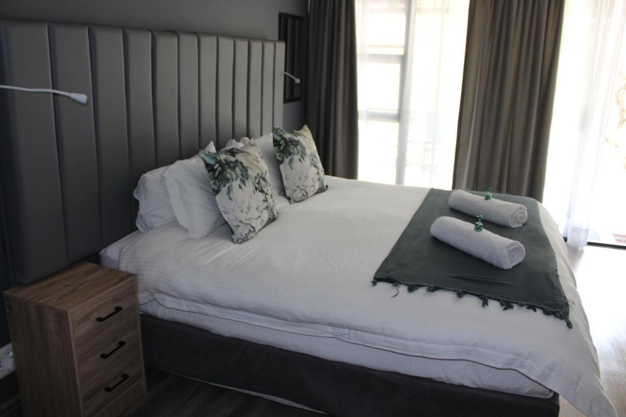 At The River Guest House Kroonstad Exterior foto